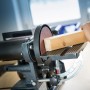 LUX Schleifauflage für Exzenterschleifer, Ø 125 mm, K40 im Einsatz mit Werkstück.
