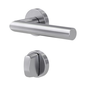 Novadoors NOVA MIO 120 Türgriffgarnitur aus mattem Edelstahl mit L-förmigem Griff und WC-Verriegelung.