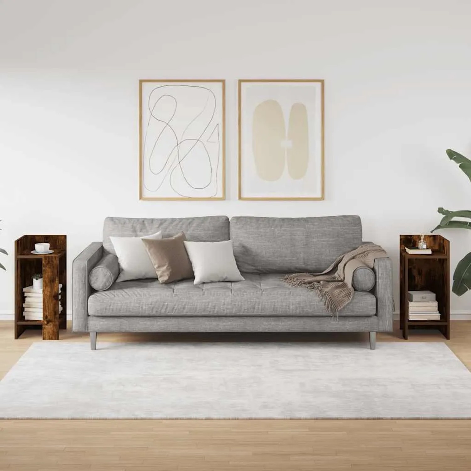 Zwei vidaXL Beistelltische in Räuchereiche mit Ablagen, flankieren ein Sofa im modernen Wohnzimmer.