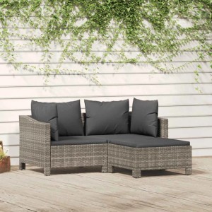 Graues 3-tlg. Garten Lounge Set aus Poly Rattan mit dunklen Kissen.