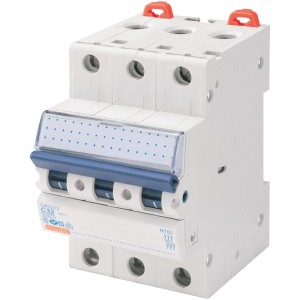 Gewiss Leitungsschutzschalter, 3-polig, C 32A, für den Schutz von Stromkreisen.