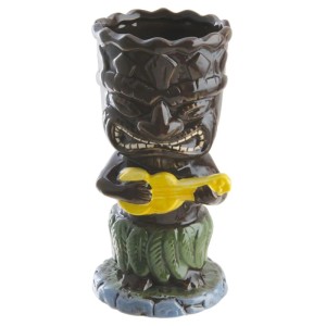 Brauner Tiki Becher mit Ukulele, 400 ml, aus Keramik. Geschirr mit hawaiianischem Flair.