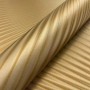 Goldene Vliestapete Aristeo mit modernem, strukturiertem Grafikmuster für stilvolle Wände.