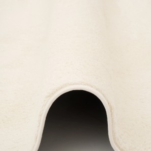 Detailansicht: Cremefarbener Pergamon Luxus Hochflor Teppich Melia, super soft und flauschig.