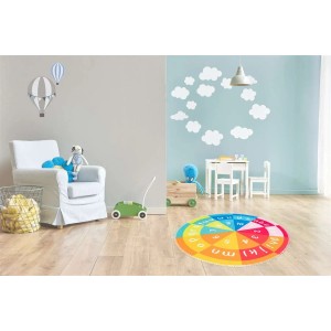 Bunter MeGusta Kinderteppich mit Zahlen und Buchstaben im Kinderzimmer.