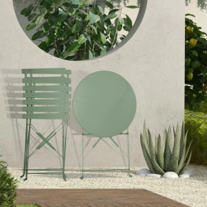 Mintfarbenes Balkonmöbel-Set: Klapptisch und zwei Stühle aus Metall für Bistro oder Garten.
