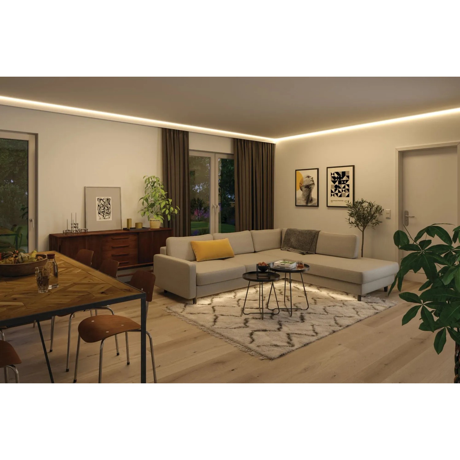 Wohnzimmer mit indirekter Beleuchtung durch Paulmann MaxLED 1000 RGBW LED-Strip.