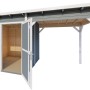 Graues Bertilo Gartenhaus Pentus 2 Lounge mit Anbau und offenen Doppeltüren.
