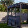 Anthrazitfarbene, verstellbare Lamellenwand Mirador (113 cm) für eine 3,6 m Terrassenüberdachung.