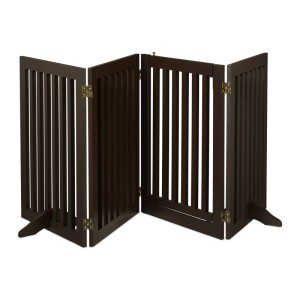 Verstellbares, braunes Relaxdays Absperrgitter mit Tür aus MDF für Hunde, zusammenklappbar.