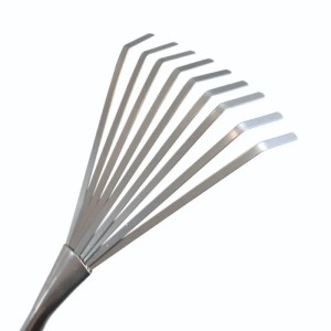 Galaflor Laubrechen mit 9 flachen Stahlzinken, fächerförmig angeordnet. Ideal für Gartenarbeit.