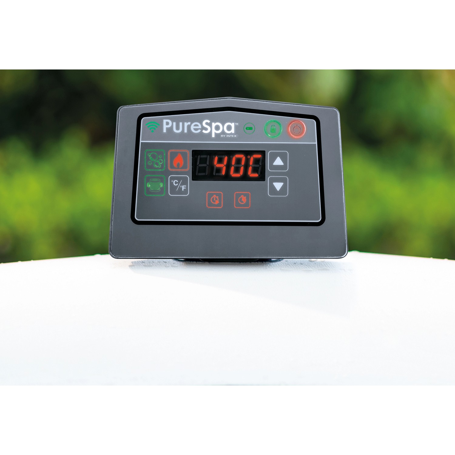 Bedienfeld des Intex PureSpa Greywood Deluxe Whirlpools mit Temperaturanzeige.