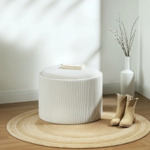 Cremeweißer HOMCOM Sitzhocker mit Stauraum, Cord-Optik, auf rundem Teppich.