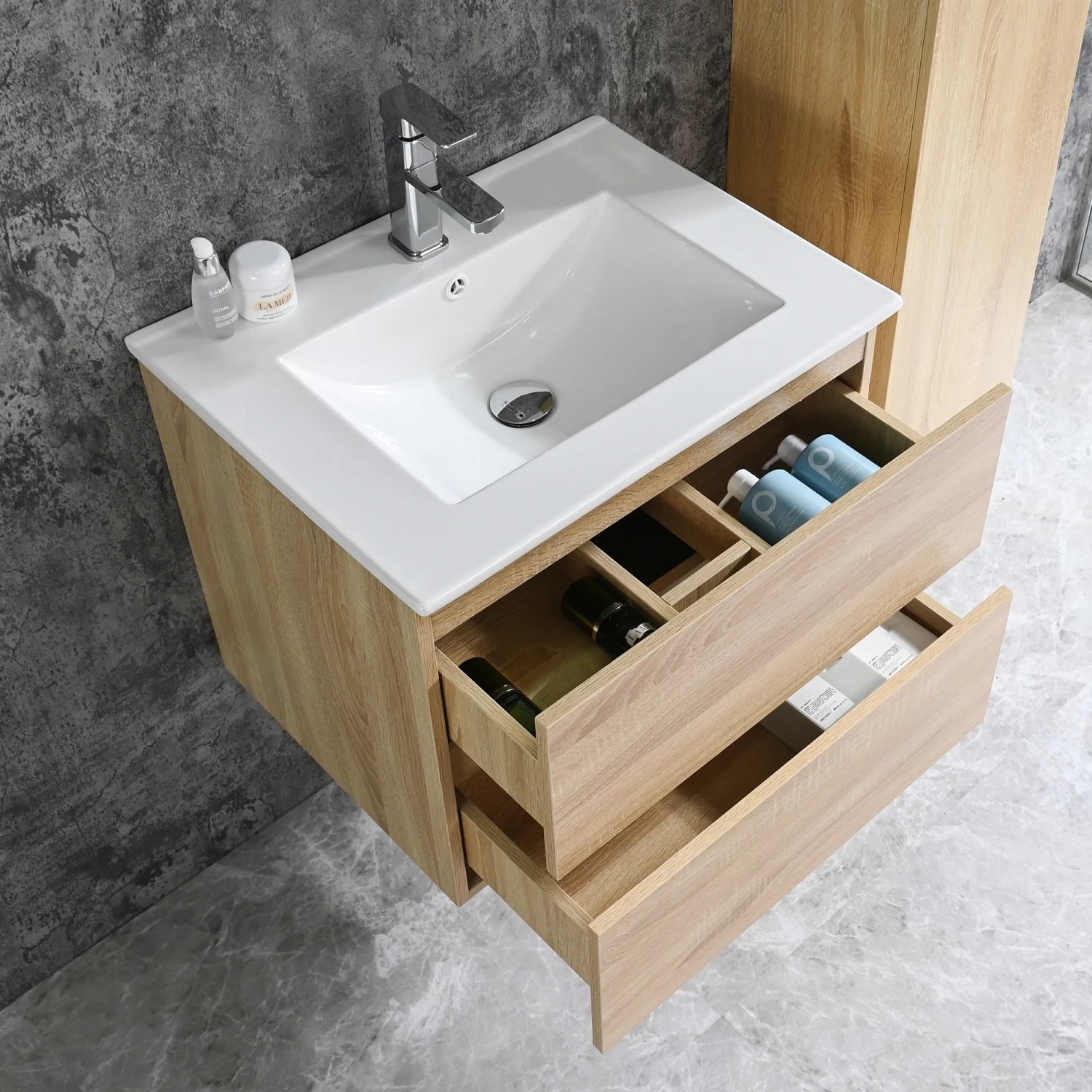 Sanotechnik Einzelwaschtisch Corbo 60 cm, braun matt, mit zwei offenen Schubladen und weißem Waschbecken.