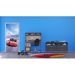 Disney Cars Fototapete mit Lightning McQueen im Kinderzimmer, 90x202 cm.