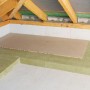Rockwool Tegarock L Dachbodendämmung (60mm) aus Mineralfaser, verlegt auf einem Dachboden.