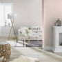 Wohnraum mit Rasch Vliestapete Tapetenwechsel II 523157, Uni Glitzer Rosa, für eine elegante Wandgestaltung.