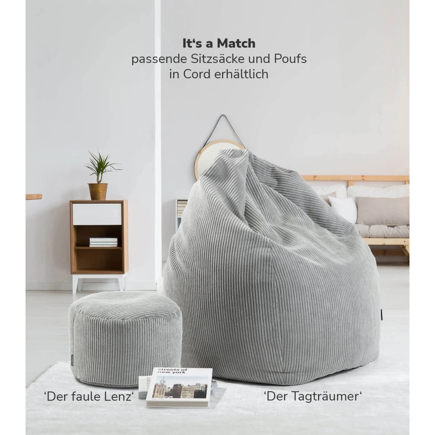 Grauer mokebo Cord Hocker/Pouf neben passendem Sitzsack. Gemütliche Wohnzimmer Deko.