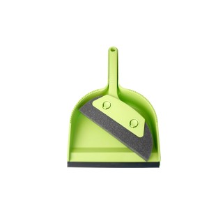 Grünes Kehrset mit Schaumstofffeger für empfindliche Böden. Reinigungsgerät aus Polypropylen.