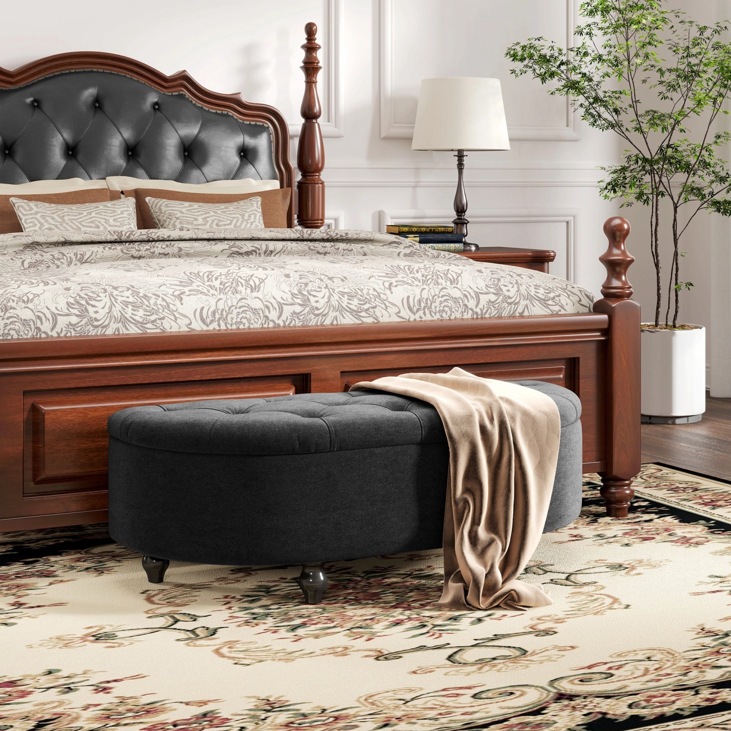 Dunkelgraue HOMCOM Sitzbank mit Stauraum und Gummiholzfüßen vor einem Bett.