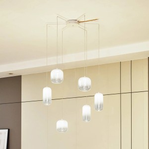 Moderne, 6-flammige LED-Deckenleuchte Avelina in Weiß mit Glasschirmen.