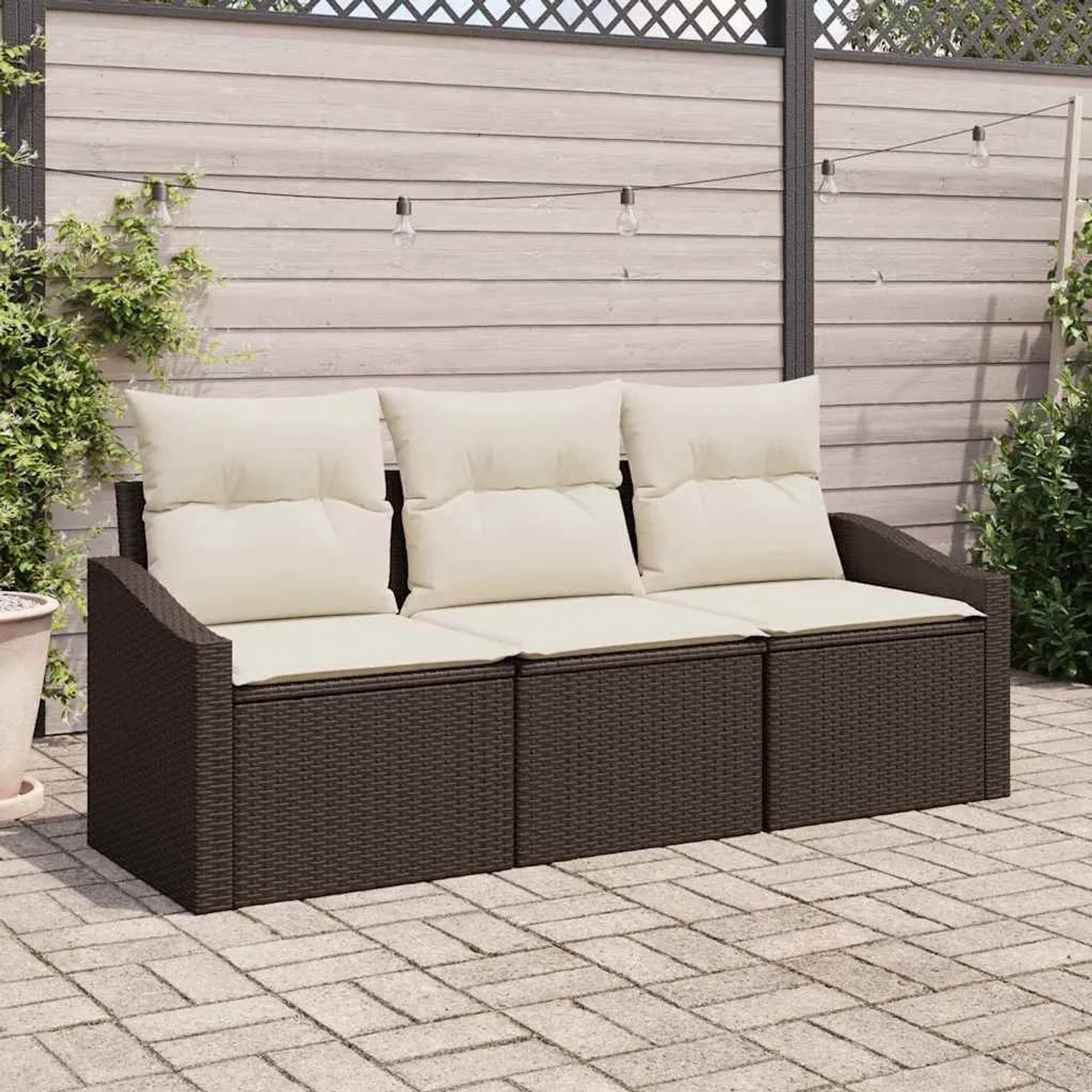 Braunes 3-tlg. vidaXL Garten-Sofa-Set aus Poly Rattan mit beigen Kissen.