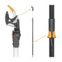 Fiskars Teleskop-Schneidgiraffe PowerGear X UPX86 Bypass, ausziehbar für Baumschnitt in großer Höhe.