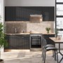 Moderne Komplettküche in Schwarz gestreift und Eiche Dekor mit Marmor Arbeitsplatte, 240 cm breit.