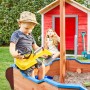 Home Deluxe Sandkasten Matschekiste in Schiffsform mit spielenden Kindern im Garten.