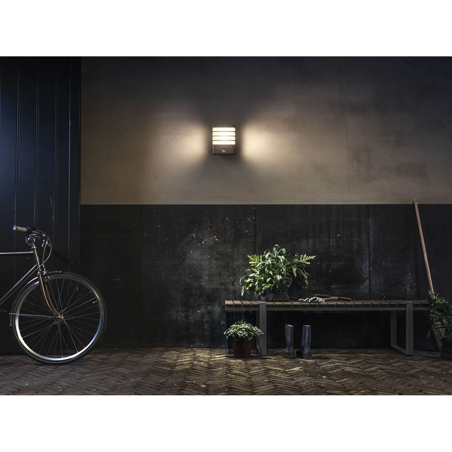 Philips MyGarden Raccoon LED-Außenwandleuchte in Anthrazit, 20,4x16,1cm, mit Bewegungssensor.