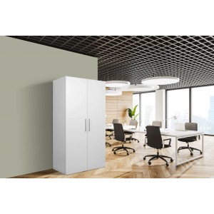 Weiße Respekta Schrankküche SKWWMIC, reversibel, mit zwei Türen im Büroraum.