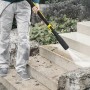 Kärcher K 5 Premium Smart Control Hochdruckreiniger im Einsatz zur Treppenreinigung.