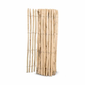 Stiltreu Staketenzaun aus Kastanie, 150cm hoch, Lattenabstand 2-3cm, für Zäune & Mauern.