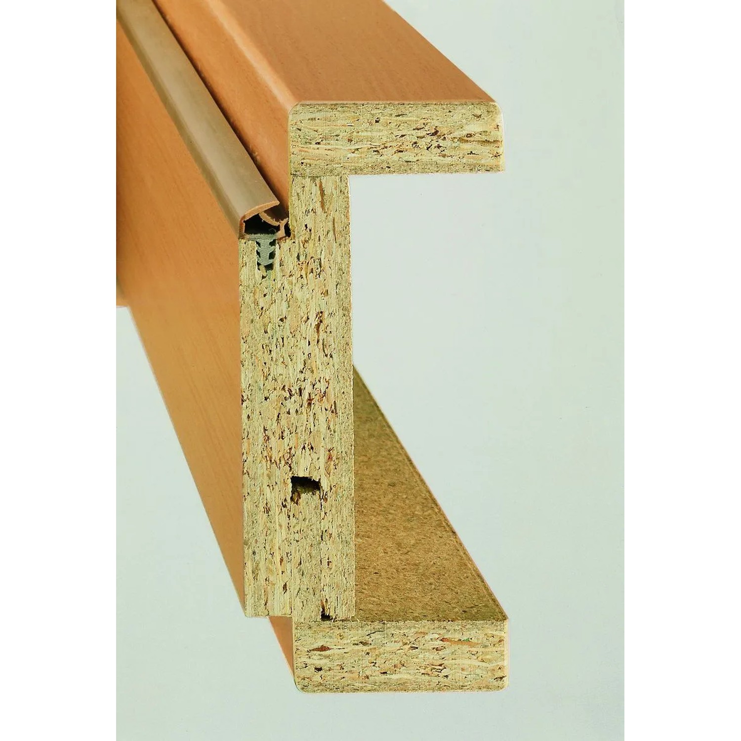 Türrahmen Buche Dekor, Detailansicht der Zarge mit Eckkante und Wandstärkenausgleich.