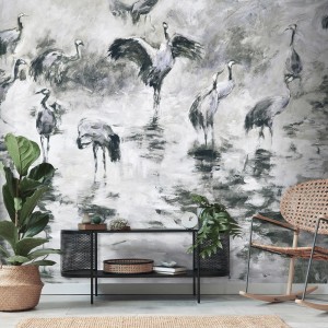 Grau-weiße Fototapete mit Kranichen im Gemälde-Stil, asiatische Vliestapete für Schlafzimmer.