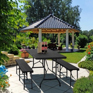 Schwarze Relaxdays Bierzeltgarnitur aus Kunststoff und Stahl, klappbar, 180 cm, im Garten.