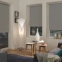 Graues Gardinia Rollo EasyFix Thermo, energiesparend, 90x210 cm, im Wohnraum.