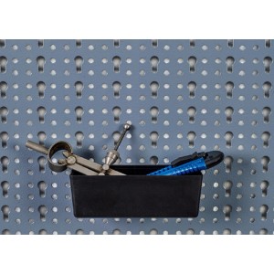 Küpper Systemhalter-Box für Kleinteile an Lochwand, gefüllt mit Werkzeug.