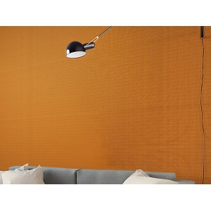 Grafische, orange-goldene Vliestapete von Profhome mit metallischen Akzenten.