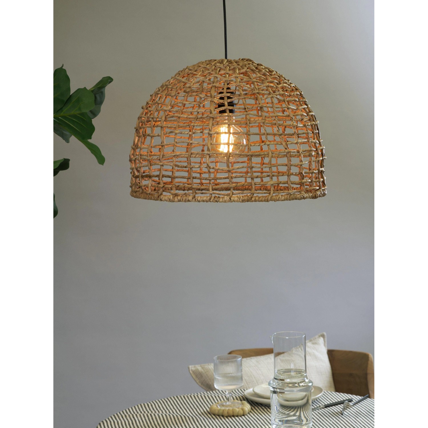 PR Home Cebu Pendelleuchte aus Naturmaterial, geflochtener Lampenschirm.
