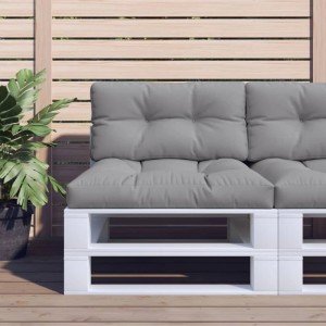 Graue Palettenkissen aus Stoff, 2-teilig (Sitz- & Rückenkissen), auf weißer Palettenbank im Garten. Ideal für Outdoor-Möbel.