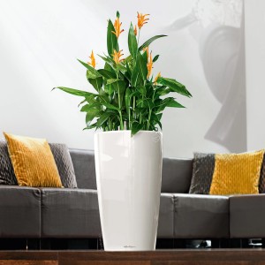 Weißes Lechuza Rondo Premium Pflanzgefäß (Ø 40 cm) mit Pflanze, hochglänzend. Ideal als Pflanzsäule.