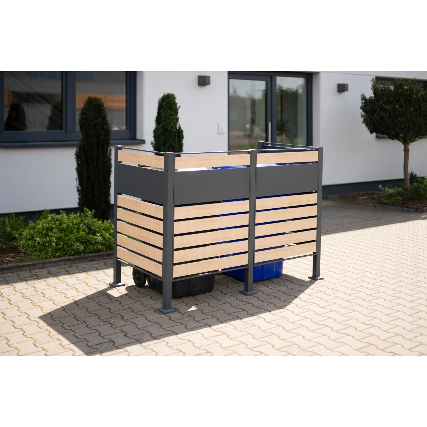 Westmann Mülltonnenverkleidung Planum für 2 Tonnen (240 l) in Holzoptik und Grau.