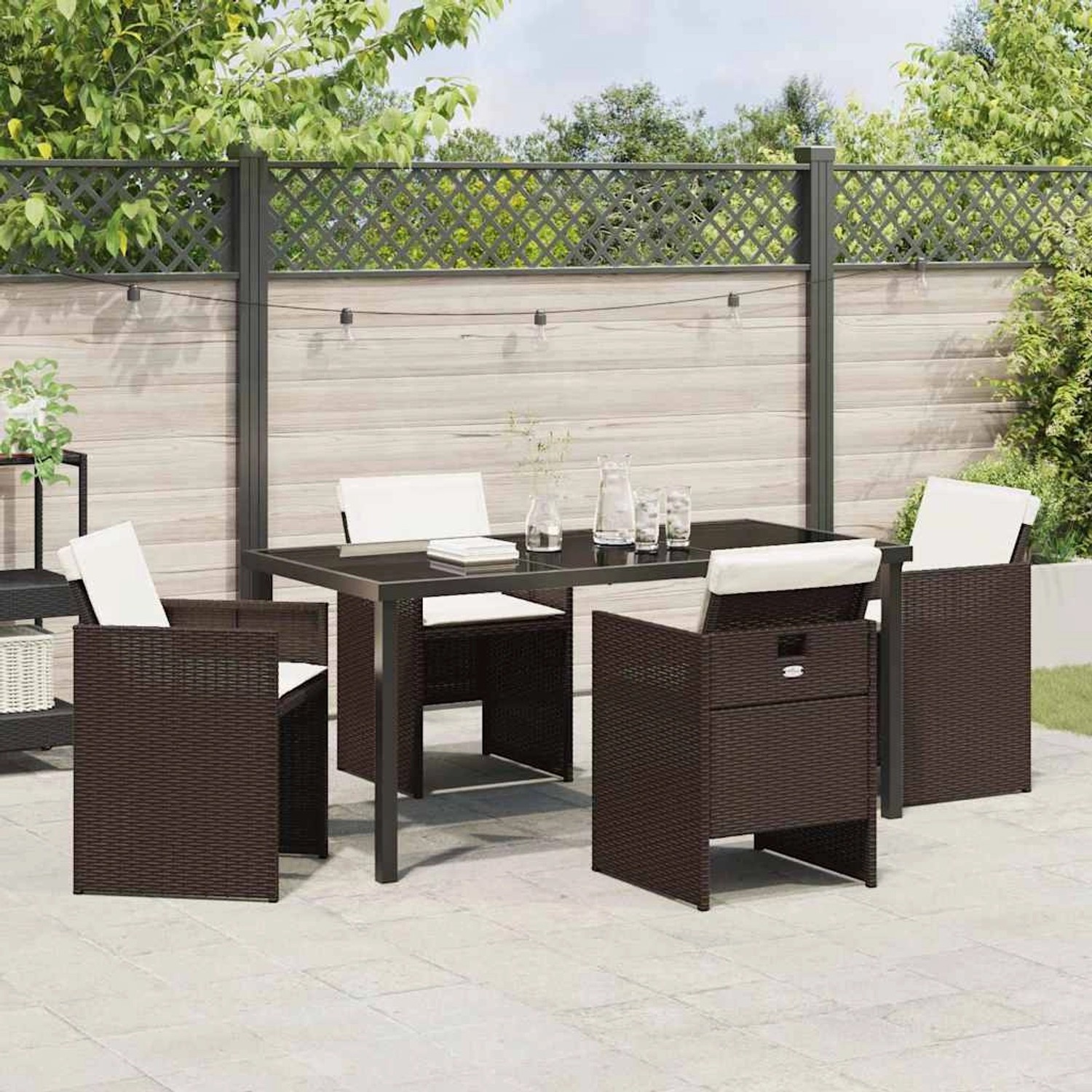 Braune 5-tlg. vidaXL Garten Essgruppe aus Poly Rattan mit Tisch und Stühlen mit Kissen.