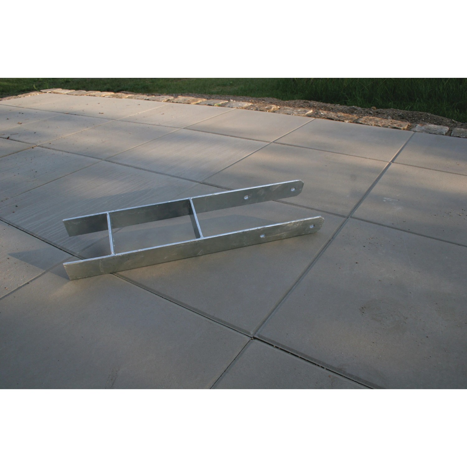 Karibu Pfostenanker-Set (4 Stück) für Gartenpavillons zur sicheren Bodenverankerung.