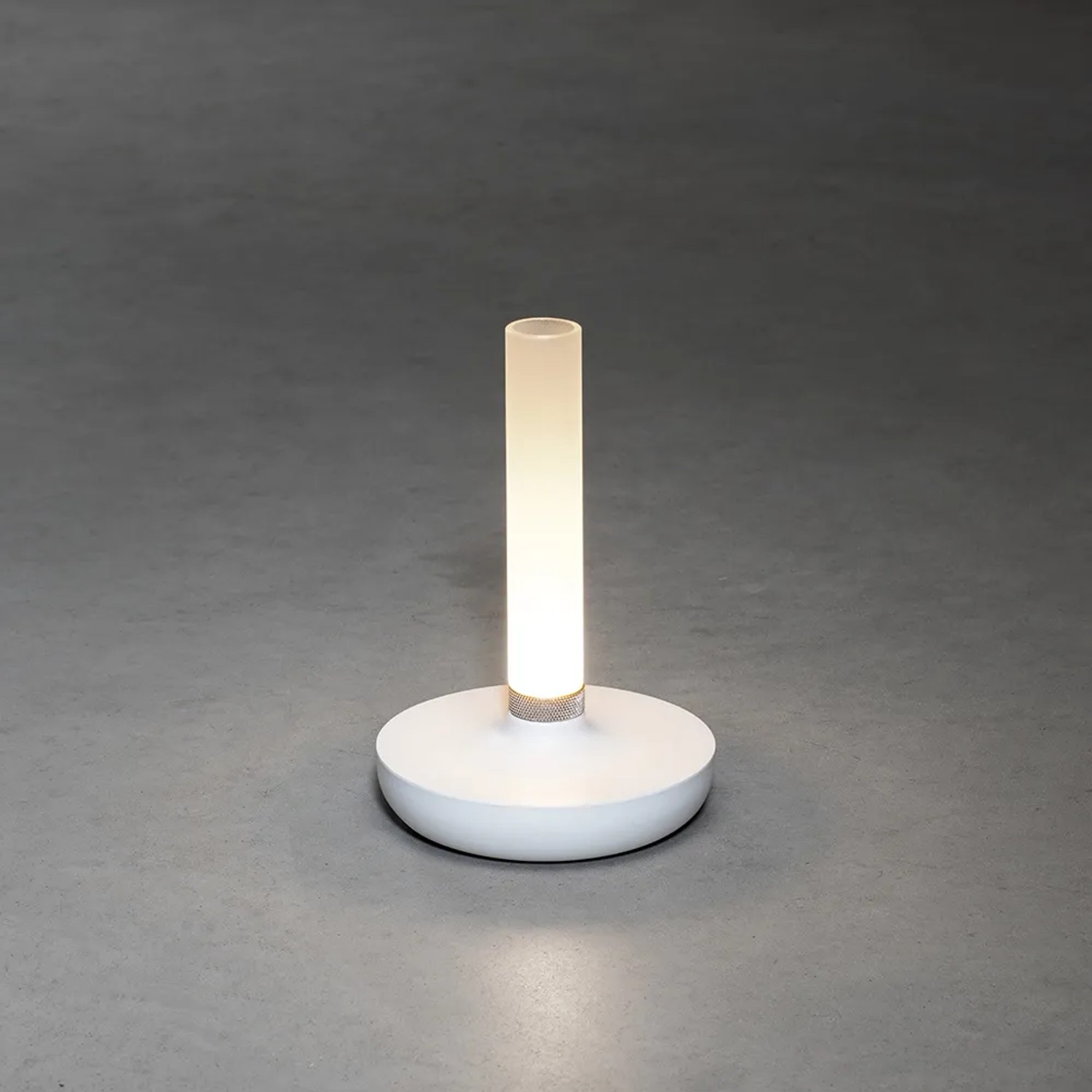 Weiße Konstsmide LED Akku-Vase Biarritz, ø 13,5 cm, Höhe 20,5 cm, für Innen & Außen.
