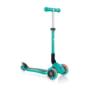 Türkiser Globber Junior Tretroller mit LED-Leuchtrollen, 3-rädrig, klappbar.