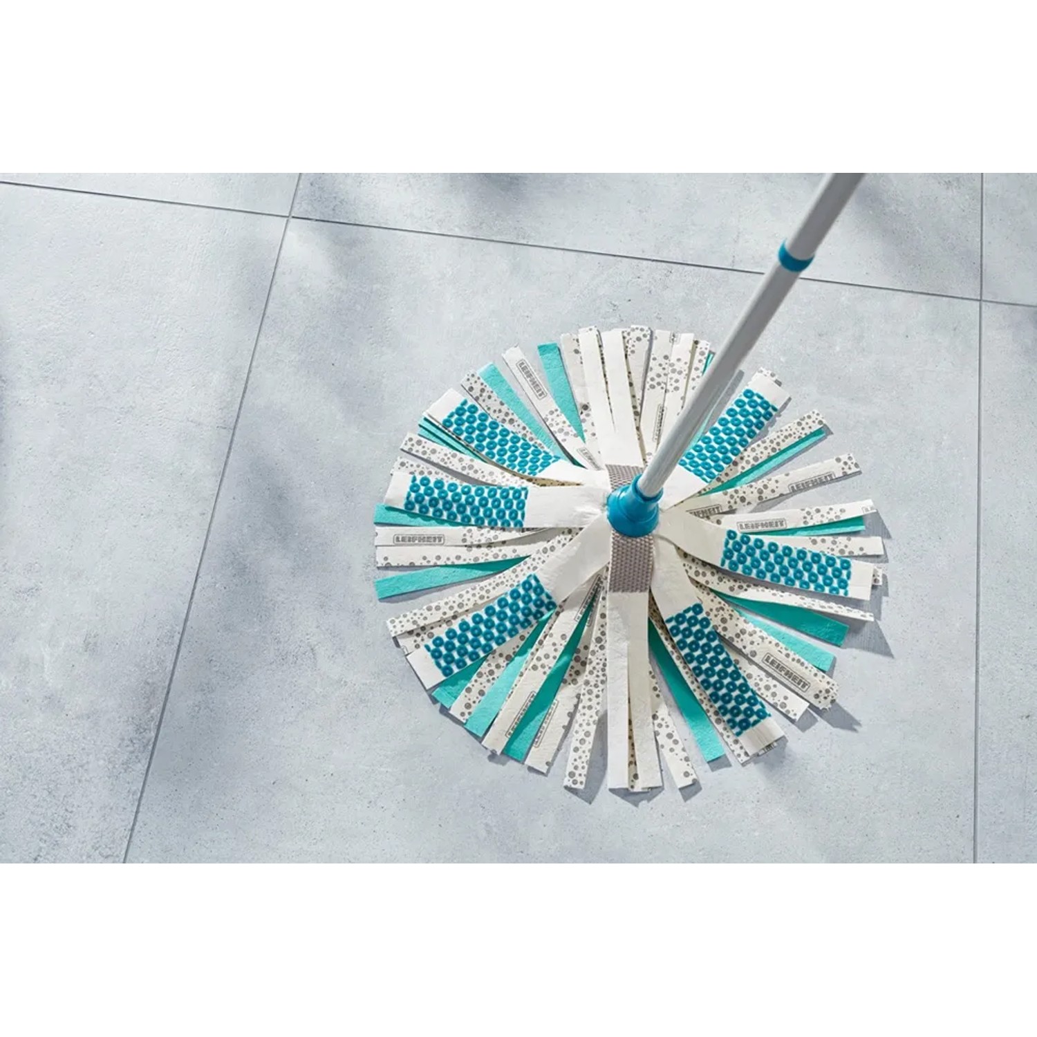 Leifheit Ersatzkopf Power Mop 3 in 1 für Reinigungsgeräte, mit Mikrofaser- und Scheuerstreifen.