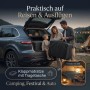 Familie packt Arensberger Klappmatratze mit Tragetasche ins Auto für Camping. Gelschaum Matratze im Zelt.