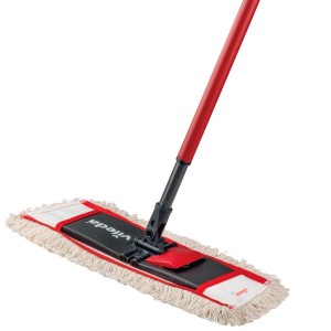 Vileda UltraMax Bodenwischer mit rotem Stiel und Mikrofaser-Bezug für streifenfreie Reinigung.